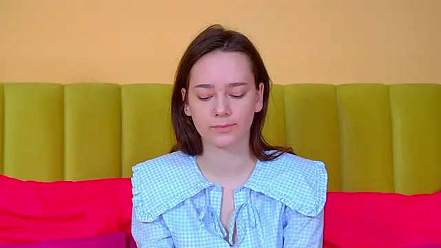 LilyLanes online show from December 1, 7:45 am