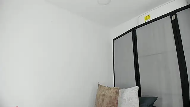 niicole steele  online show from March 19, 9:19 pm