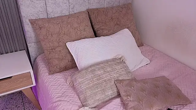 Kattie sweet1 online show from February 8, 1:15 pm