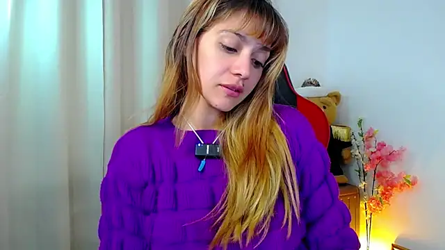 Snapshot of __PrettyWoman__ chatting on December 19, 9:29 pm PrettyWoman online show from December 19, 9:29 pm