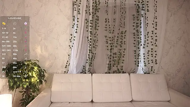 ElmaSmallman online show from March 7, 7:48 am