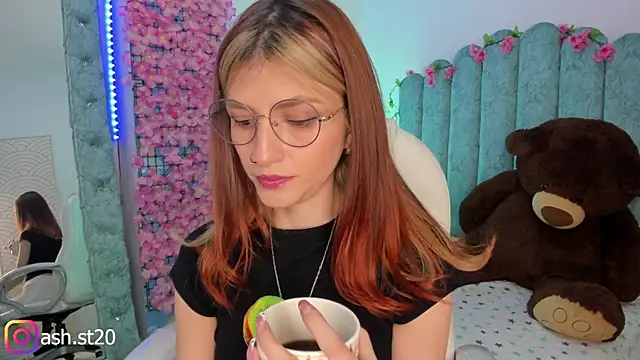 Ash 20  online show from December 19, 3:15 pm