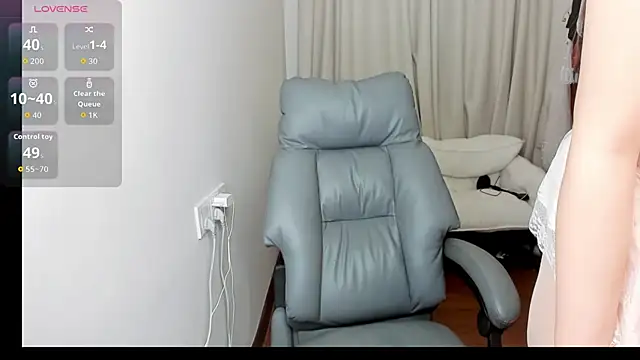 linlinjiang33 online show from April 6, 5:52 am