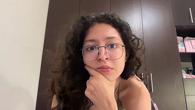 Alicatcua  online show from January 15, 3:23 am