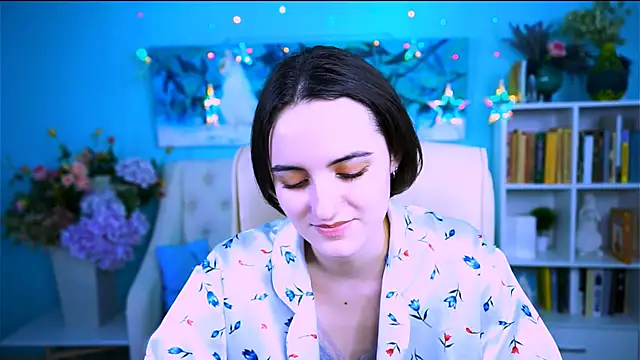 KateWillows online show from February 4, 8:17 am