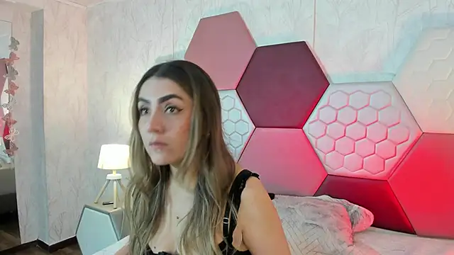 AriaRous online show from February 6, 5:27 pm