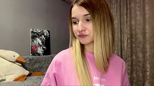 VikkiWittel online show from December 2, 5:48 pm