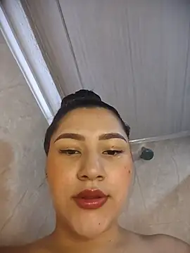 Julia-Blair online show from April 1, 4:37 pm