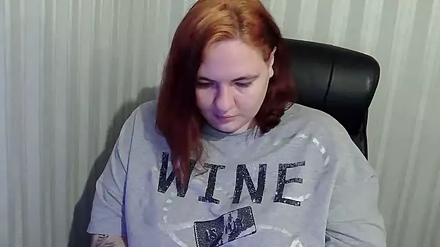 LisaLeon online show from December 1, 3:04 pm