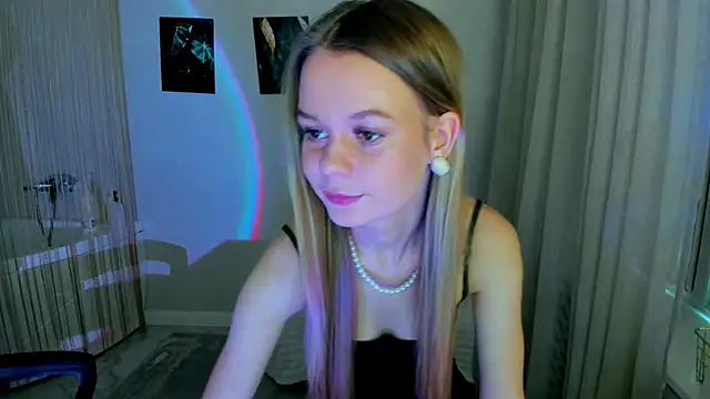 MidnighteAura online show from March 14, 11:33 am