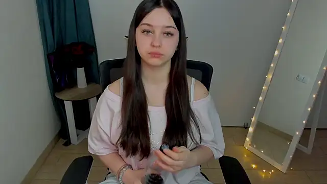 Lilu May online show from May 7, 1:04 pm