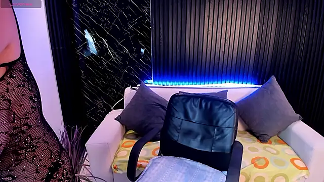 TiffanyHoustton online show from February 2, 11:53 am