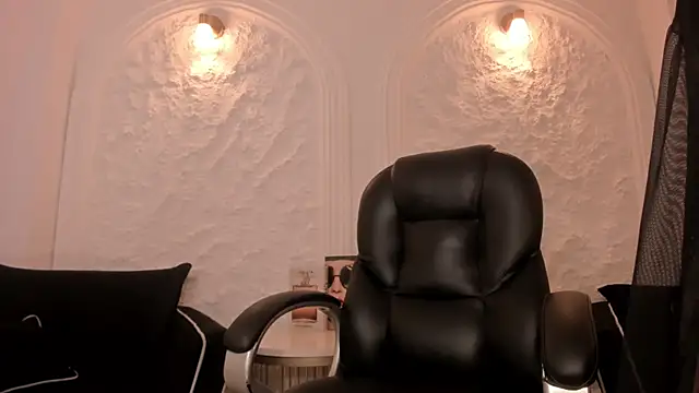 MadisonKane online show from April 5, 11:20 am