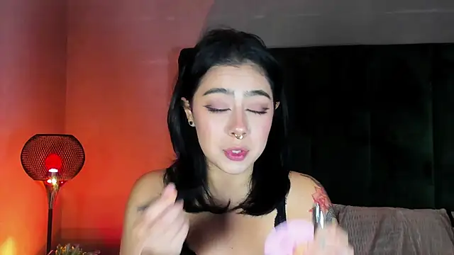 TaniaRedd  online show from March 21, 2:33 pm