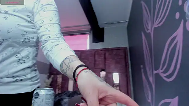 Kiara Fox   online show from April 11, 8:56 pm