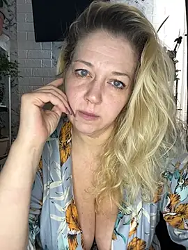 JenniferCarmen online show from April 2, 3:37 am