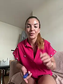 Carlafeet online show from July 2, 12:00 pm