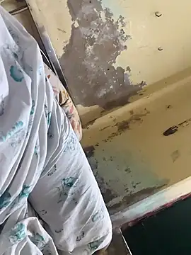 Cute-couple-2 online show from April 17, 10:50 am