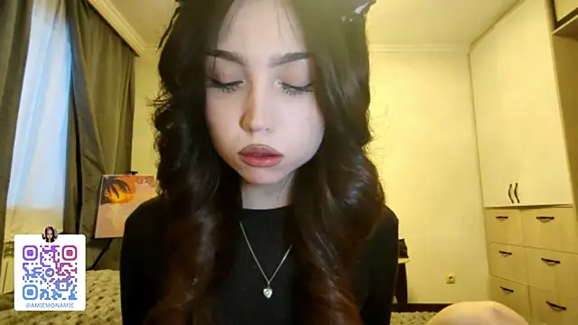 Qwami Amie online show from December 23, 5:33 am