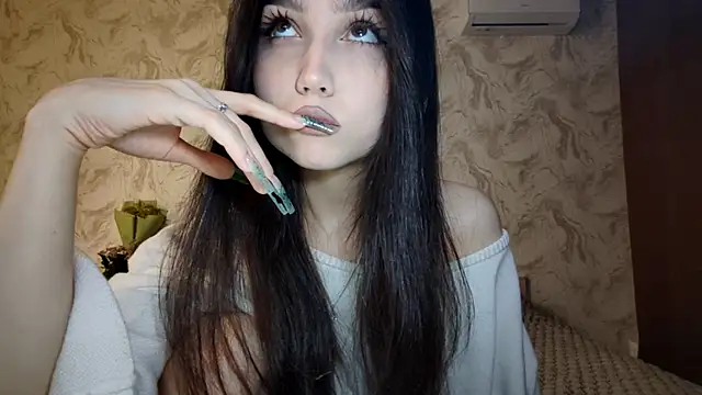 Qwami Amie online show from March 19, 3:16 pm