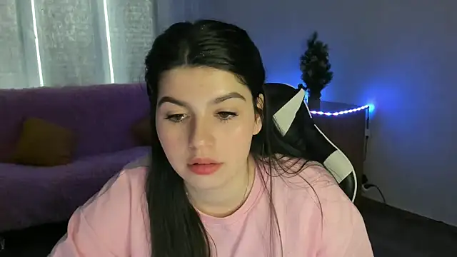 KisaModel online show from February 10, 9:12 am