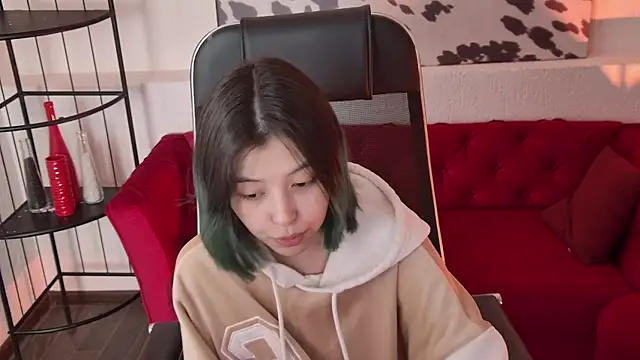 SirenMystiq online show from April 6, 7:48 pm