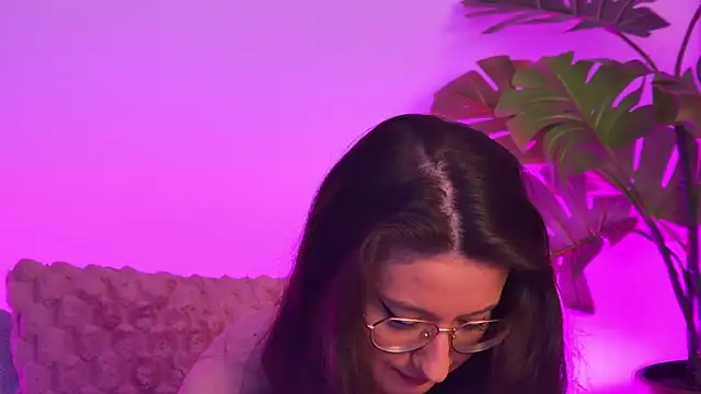 TheaMalekoo online show from March 28, 8:36 am