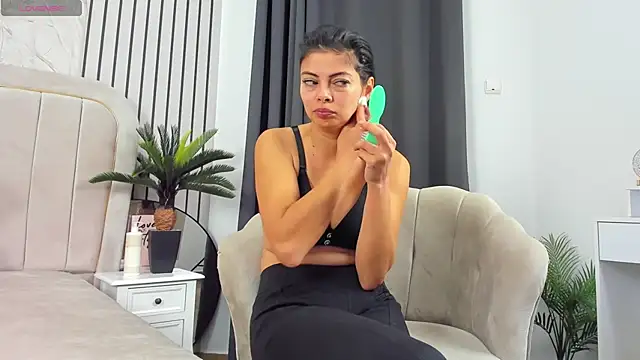 DaryaRee online show from December 22, 4:59 am