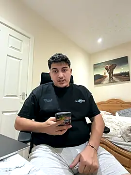 Juliann69Ramiro online show from December 16, 10:37 pm