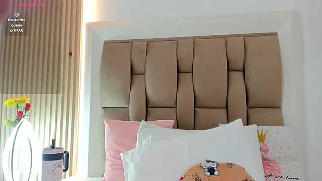 emily rivas  online show from February 24, 11:53 am