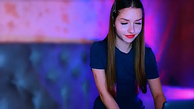 BitterPeach online show from March 7, 5:31 pm