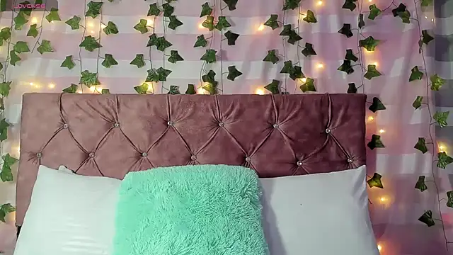 Ayla-marttinez online show from April 8, 12:46 am