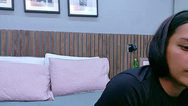 Mia Bellefort online show from March 27, 7:25 pm