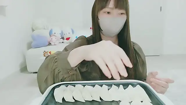 yuyuchan   online show from February 8, 11:03 am