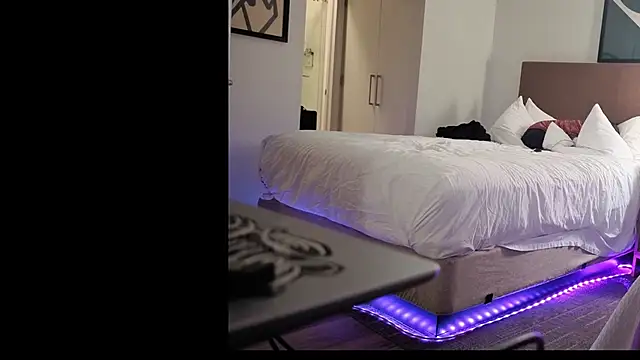 bluntbeautyxo online show from December 16, 1:11 am