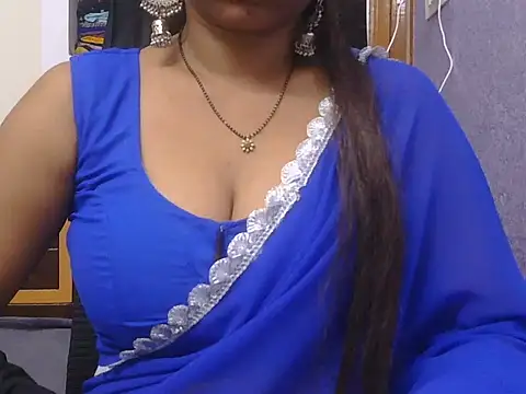 its me love9951 online show from April 12, 6:33 pm