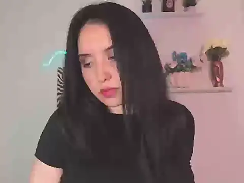 Lyra Monrroy online show from February 7, 7:23 am