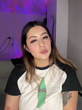 justmariee online show from December 18, 11:42 pm