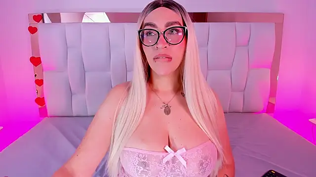 CamilleJuicy  online show from April 16, 12:05 pm