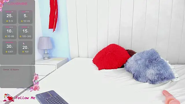 Briana Goldd online show from February 26, 9:36 pm