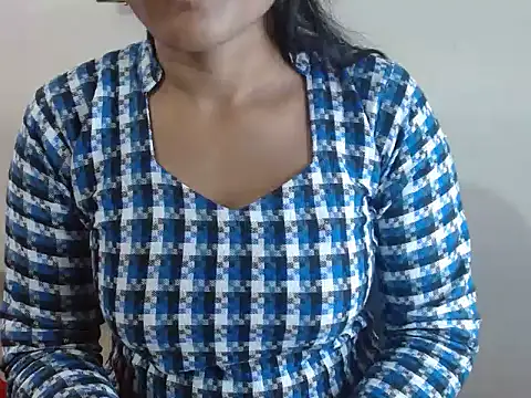 surbhi01 online show from February 9, 8:05 am