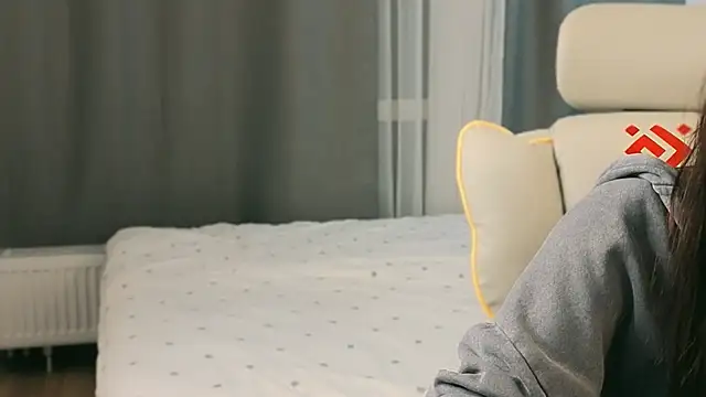 fallin lovee online show from February 24, 9:57 pm