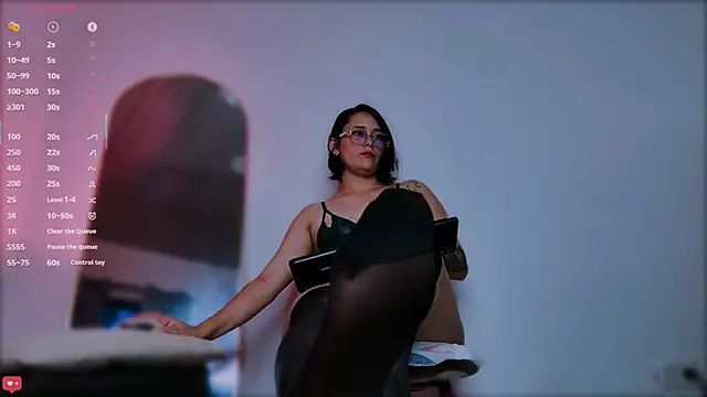 ScarlettRedsins online show from February 19, 4:23 am