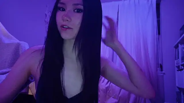 luvvivii online show from February 5, 7:33 am