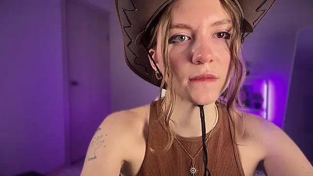 KellySunn online show from April 3, 8:12 am