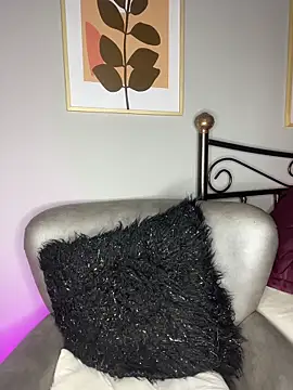 JennaMilf  online show from April 17, 9:50 pm