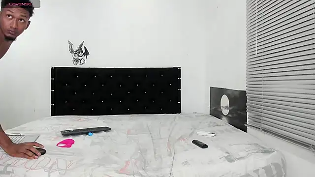 richblack01 online show from May 13, 6:35 pm