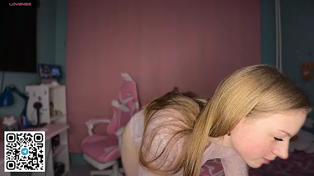 steffi meoww online show from March 22, 3:18 pm