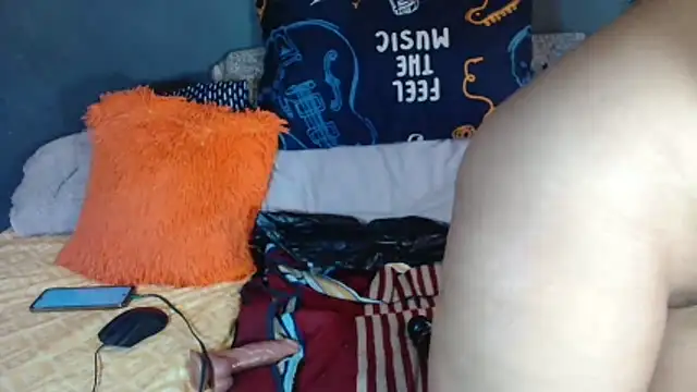 Fallenchubbie online show from April 4, 12:04 pm