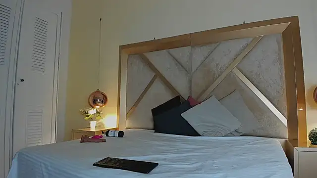 ElenaWatsonn online show from April 7, 10:01 pm